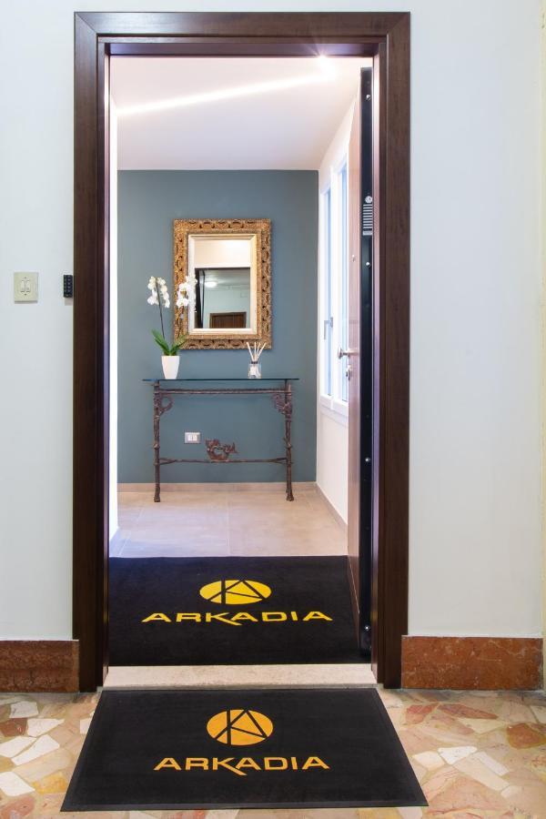 קליארי Arkadia Rooms & Apartments מראה חיצוני תמונה